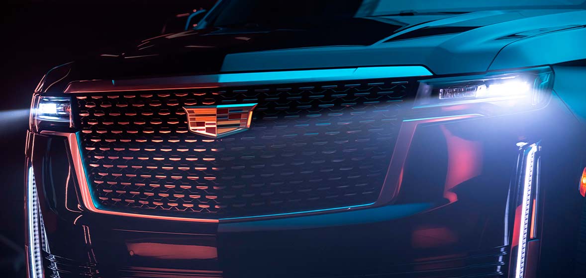 Cadillac Escalade 2024, camioneta de lujo con parrilla con acentos cromados